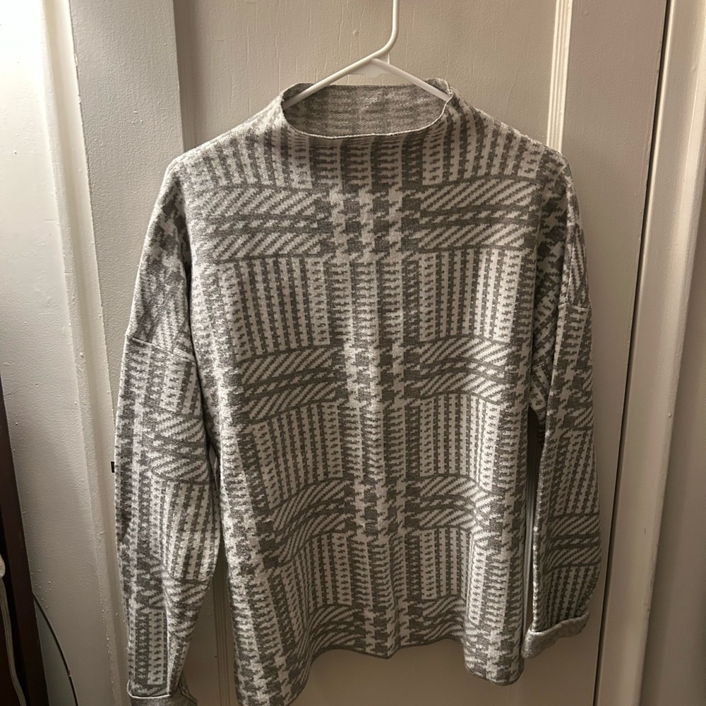 Max Studio Gray Houndstooth Women's Turtleneck Sweater